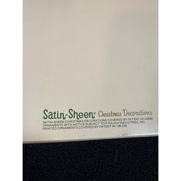 Vintage Pyramid Satin-Sheen Glass Christmas Ornaments Set Of 4 Snowflake Design - Picture 3 of 3